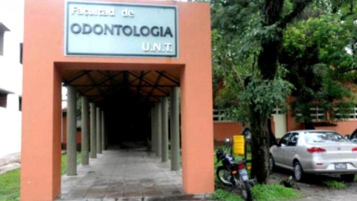 Las mujeres tienen cuatro neuronas, una para cada hornalla: echaron a un profesor por sus comentarios machistas