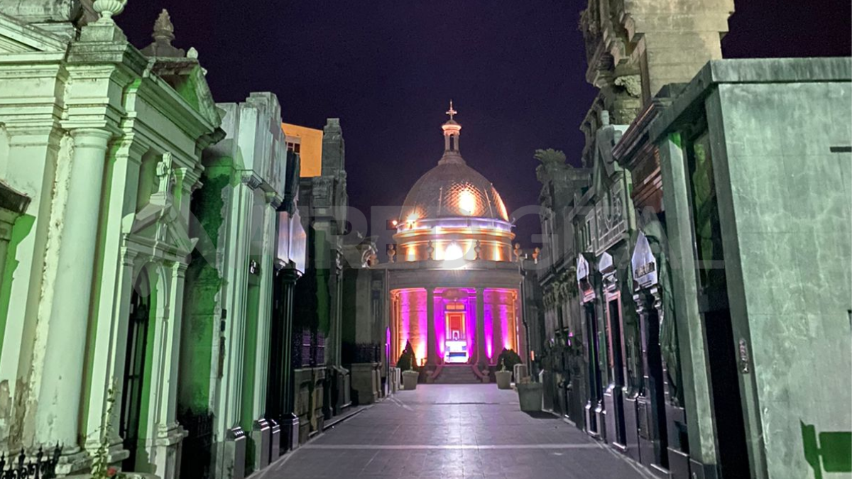 Los paseos que se realizan en el Cementerio son una de las atracciones que tiene Santa Fe para ofrecer a los turistas.