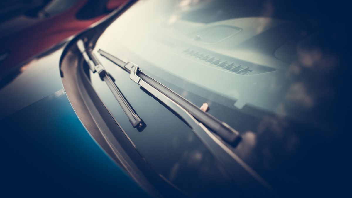 Las escobillas en algunos autos hacen mucho ruido. ¿Cómo podemos detenerlo?