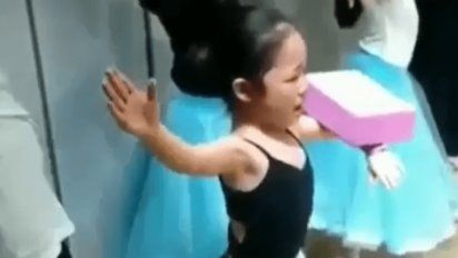 Polémica por el cruel entrenamiento de baile de una nena