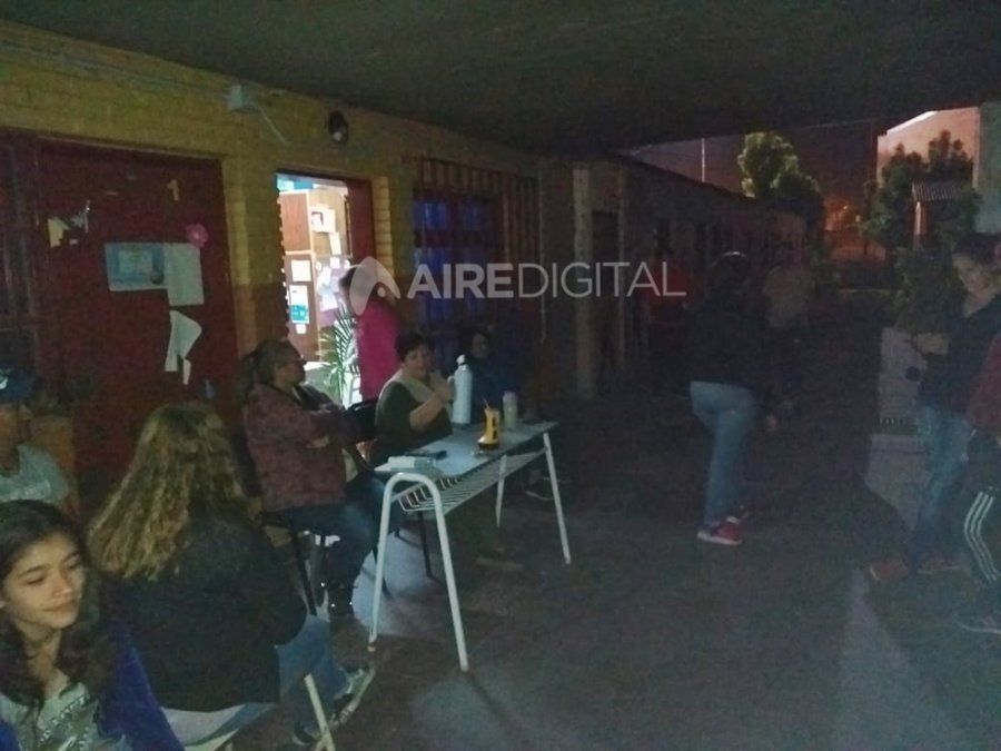 La escuela Estrada tiene seguridad luego de que la comunidad montara guardia el viernes por la noche