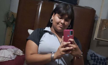Jazmín tiene 21 años y está desaparecida desde el 30 de junio. Su abuela, que la vio por última vez en su casa en barrio Cabaña Leiva, Santa Fe, la está buscando de manera desesperada y pide información sobre su paradero. Jazmín tiene 21 años y está desaparecida desde el 30 de junio. Su abuela, que la vio por última vez en su casa en barrio Cabaña Leiva, Santa Fe, la está buscando de manera desesperada y pide información sobre su paradero.