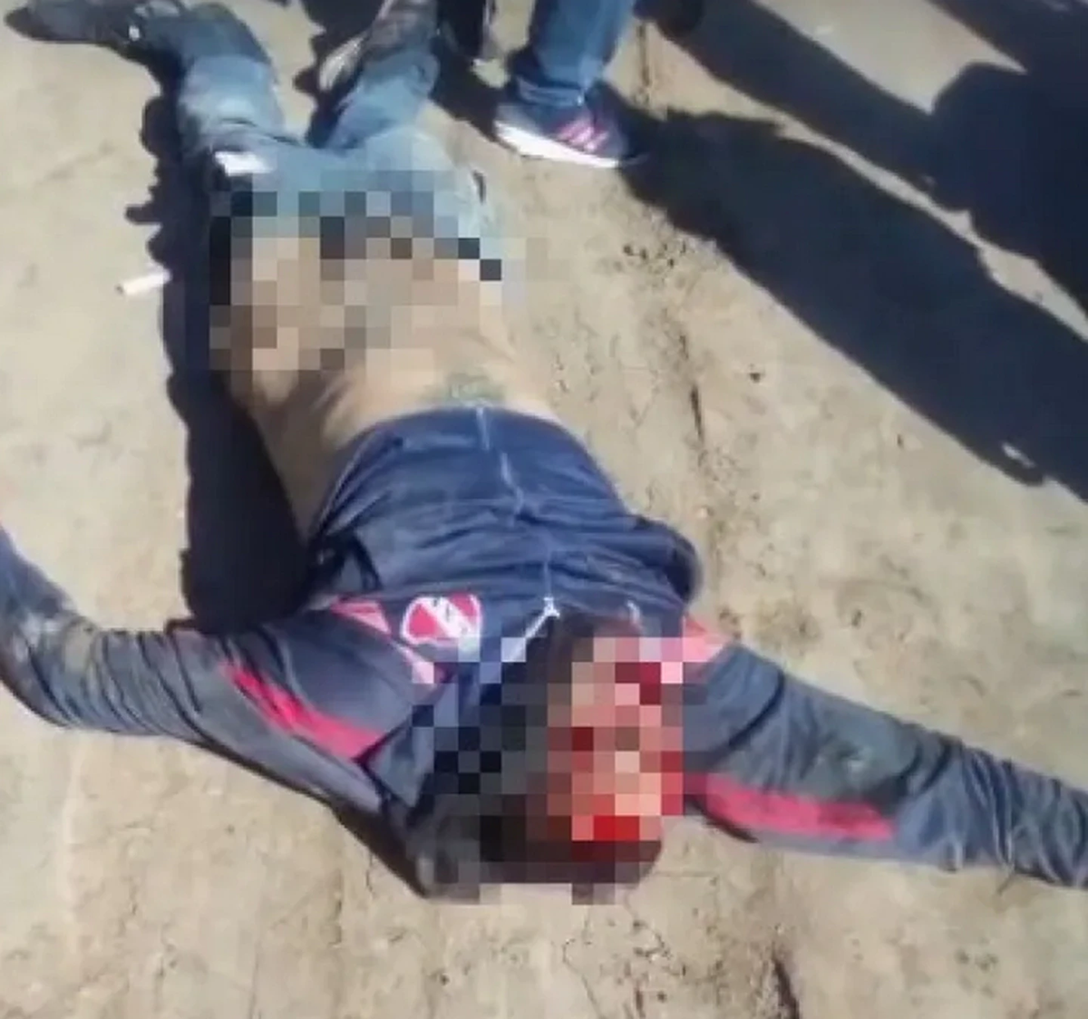 Lincharon en la calle al padre del adolescente acusado de homicidio.