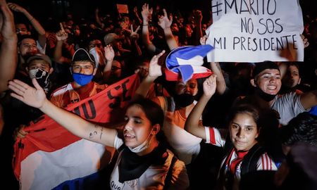 Continúan las protestas en Paraguay contra el gobierno. Continúan las protestas en Paraguay contra el gobierno.