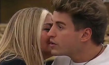 Gladys la Bomba Tucumana no ocultó su atracción por Manu Ibero y le hizo una propuesta íntima en vivo. Gladys la Bomba Tucumana no ocultó su atracción por Manu Ibero y le hizo una propuesta íntima en vivo.