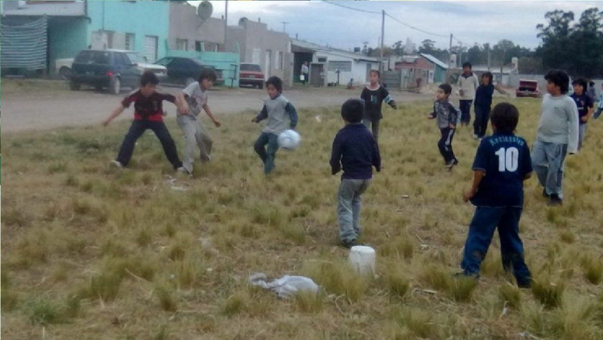 Un entrenador abusaba de 3 nenes y les regalaba botines