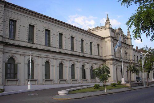 Estudiantes universitarios se manifestarán frente al despacho de Albor Cantard