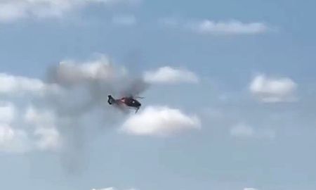 El helicóptero cayó sobre un edificio residencial de una sola planta en Pompano Beach. El helicóptero cayó sobre un edificio residencial de una sola planta en Pompano Beach.