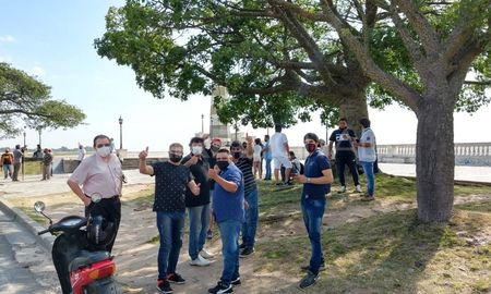 La movilización de los músicos partió desde El Faro de la costanera La movilización de los músicos partió desde El Faro de la costanera