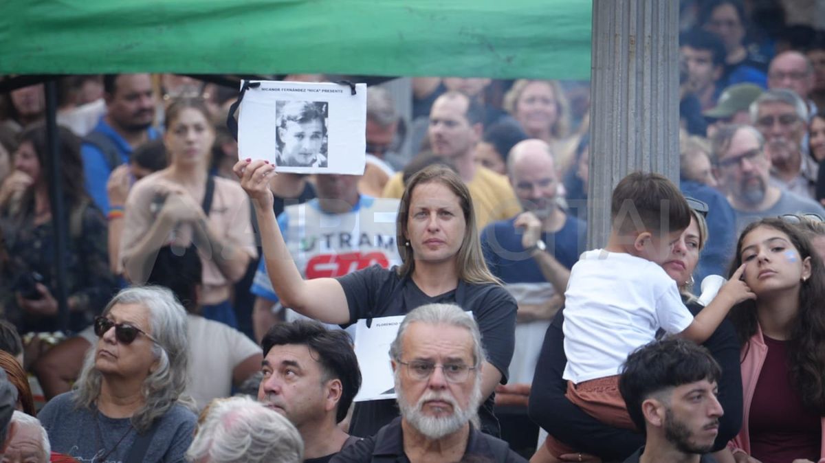 Los desaparecidos fueron recordados por sus familiares, amigos y seres queridos. Los desaparecidos fueron recordados por sus familiares, amigos y seres queridos.