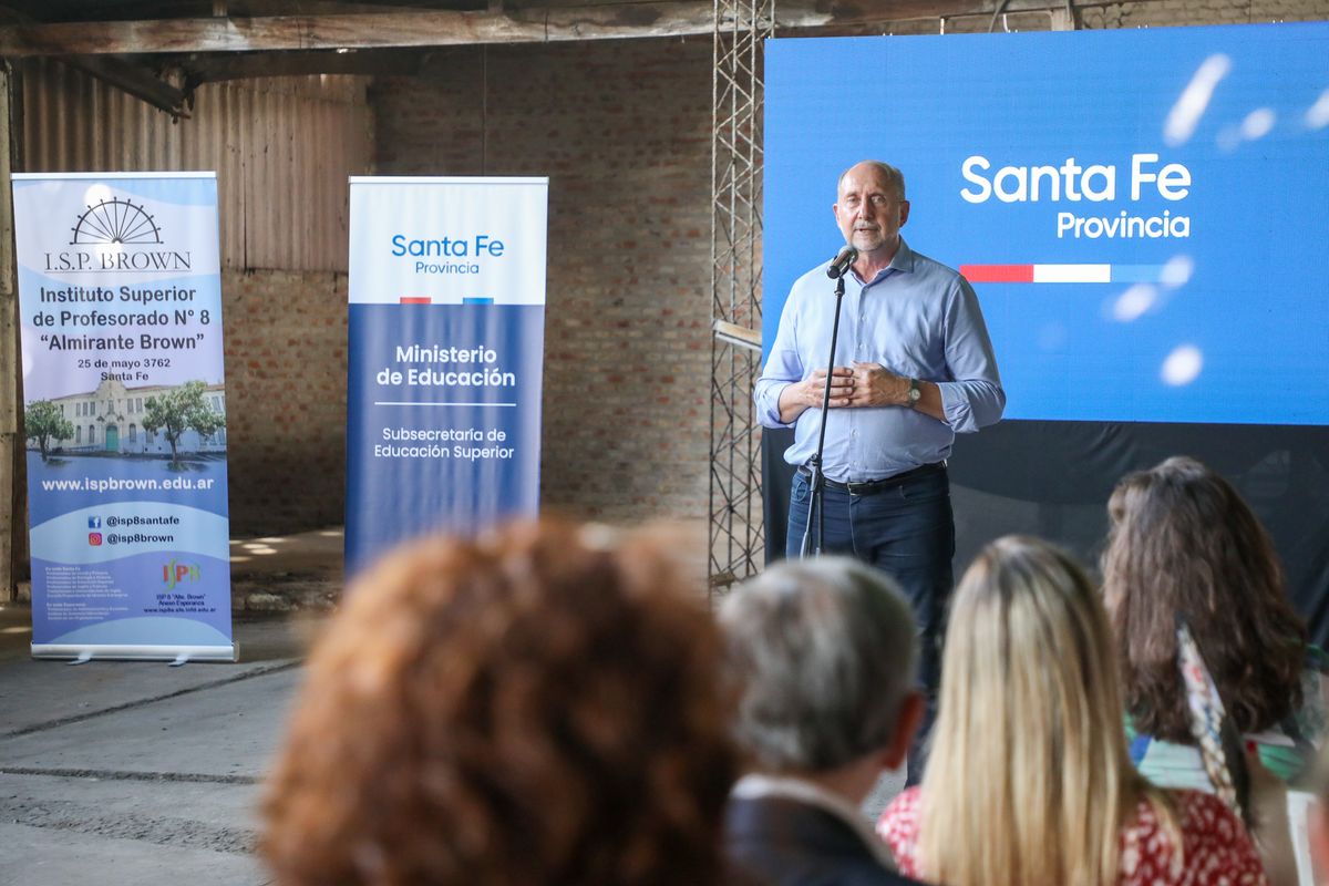 El nuevo edificio será una construcción moderna, con once niveles y diseñada para convivir con la Casa de la Cultura.