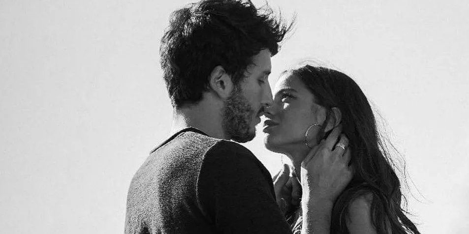 ¡Muy acaramelados! Tini Stoessel y Sebastián Yatra, a los besos