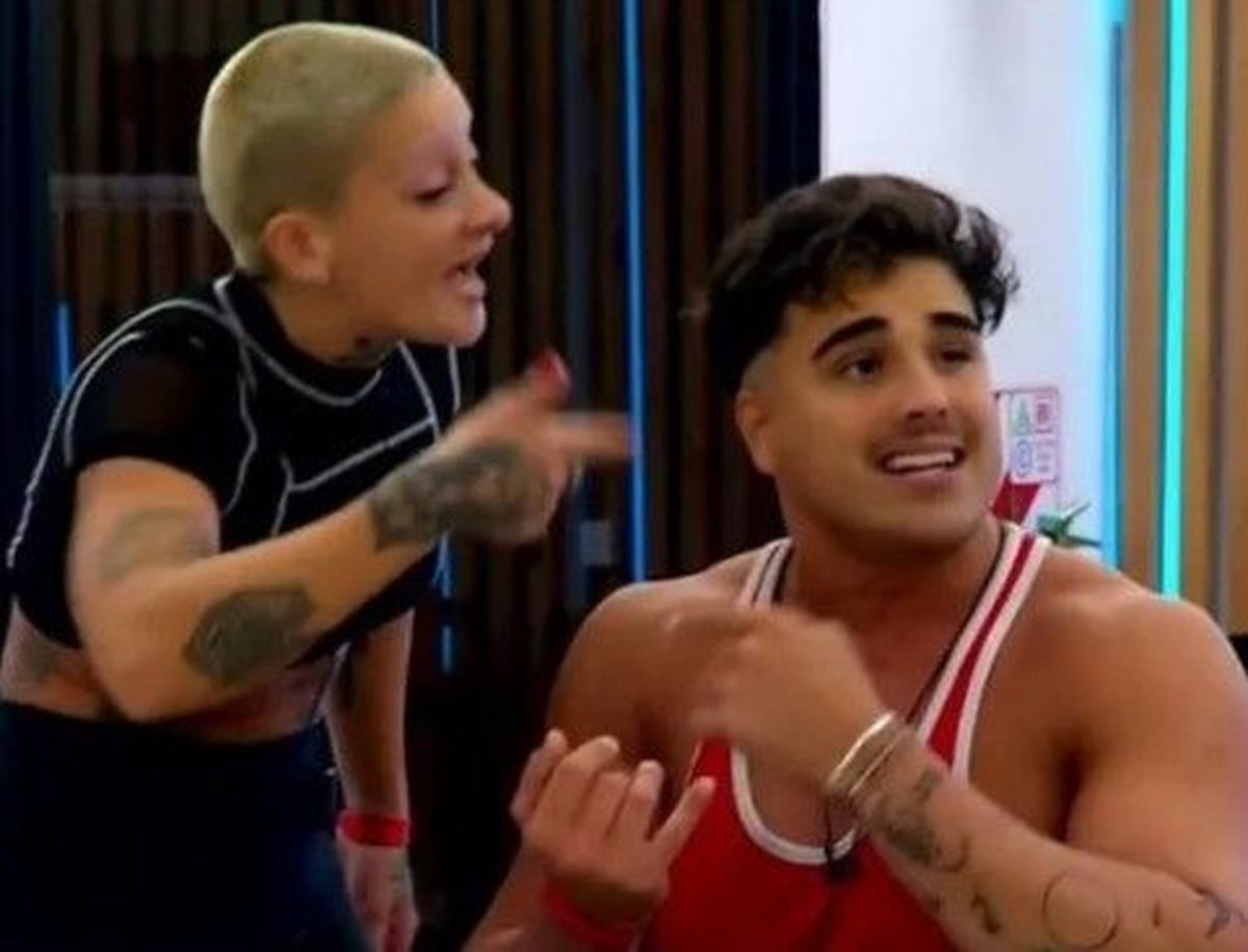 Furia agredió a Mauro en Gran Hermano y Laura Ubfal la defendió. Furia agredió a Mauro en Gran Hermano y Laura Ubfal la defendió.