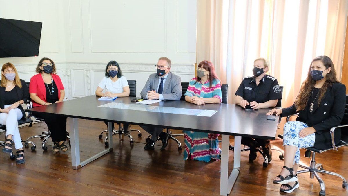 Este conjunto de medidas busca garantizar igualdad de trato y oportunidades en el desarrollo de la carrera, así como en el crecimiento profesional.