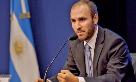 El “Cuervo” Larroque lanzó un nuevo ataque contra el ministro de Economía, Martín Guzmán. El “Cuervo” Larroque lanzó un nuevo ataque contra el ministro de Economía, Martín Guzmán.