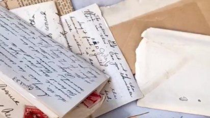 Una mujer recibió las cartas de un soldado que la amaba 60 años más tarde
