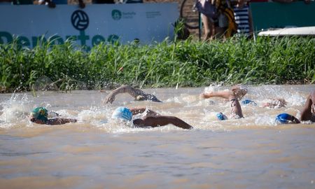 Las condiciones del agua y del clima, más la extensa exigencia física, afectan a los nadadores en una prueba como la Maratón Santa Fe-Coronda. Las condiciones del agua y del clima, más la extensa exigencia física, afectan a los nadadores en una prueba como la Maratón Santa Fe-Coronda.