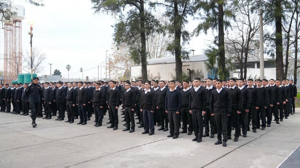 El Gobierno de Santa Fe presentó a 685 aspirantes que se preparan para incorporarse al Sistema Penitenciario. 