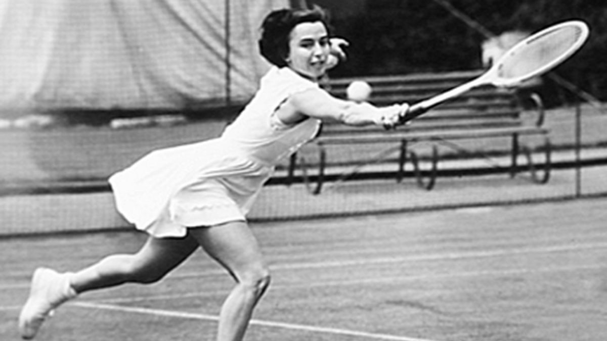 Según su biógrafo, Roberto Andersen, la tenista rosarina poseía un gran revés y un mejor drive y, su juego, era de base largo y de gran movilidad. Su volea era buena también y, en los courts, su estilo ofensivo y su sobresaliente condición física le permitían sostener encuentros de largo aliento. Según su biógrafo, Roberto Andersen, la tenista rosarina poseía un gran revés y un mejor drive y, su juego, era de base largo y de gran movilidad. Su volea era buena también y, en los courts, su estilo ofensivo y su sobresaliente condición física le permitían sostener encuentros de largo aliento.