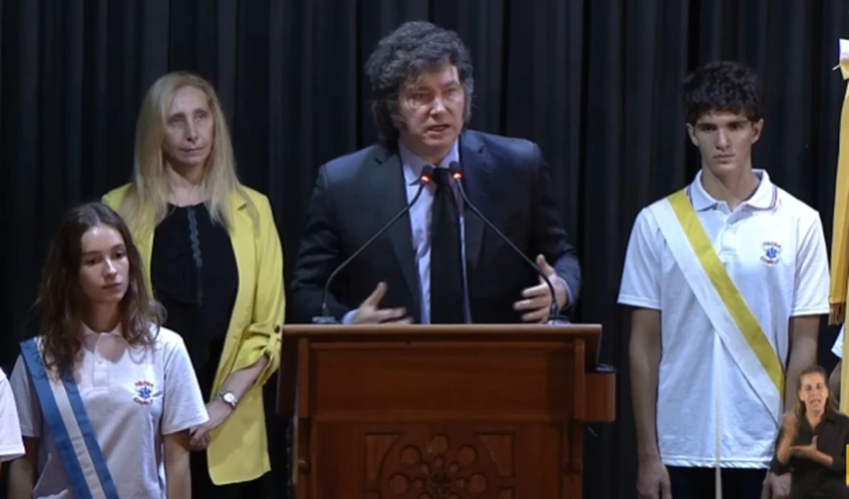 Desmayo en cadena en el acto de Javier Milei: dos alumnos se desplomaron cuando hablaba de zurdos