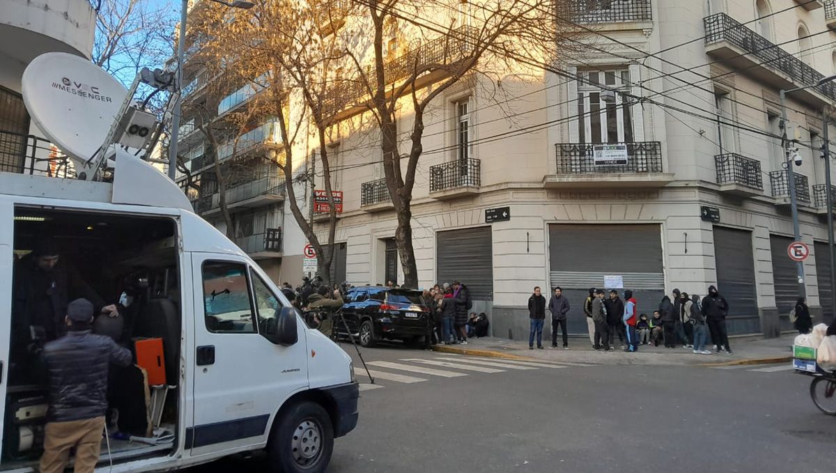 Amplia cobertura mediática en torno al domicilio de la expresidenta Cristina Kirchner