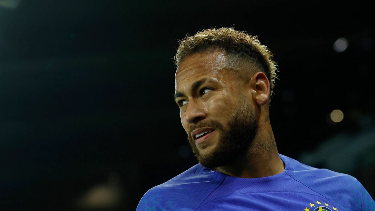 Neymar se arriesga a una pena de dos años de cárcel por estar implicado en la causa que investiga su transferencia desde el Santos de Brasil al Barcelona.