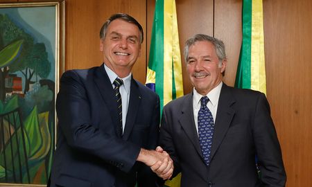 El presidente de Brasil, Jair Bolsonaro y el canciller argentino, Felipe Solá. El presidente de Brasil, Jair Bolsonaro y el canciller argentino, Felipe Solá.