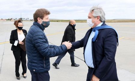La comitiva presidencial fue recibida por el gobernador de Tierra del Fuego, Gustavo Melella. La comitiva presidencial fue recibida por el gobernador de Tierra del Fuego, Gustavo Melella.