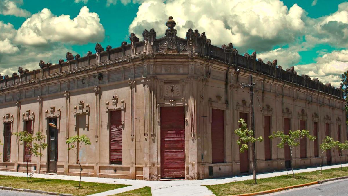 Los visitantes disfrutan de una comida deliciosa en El Caserito