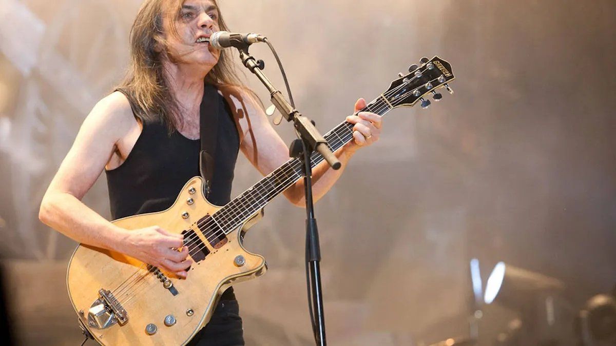Efemérides del 18 de noviembre: muere Malcolm Young