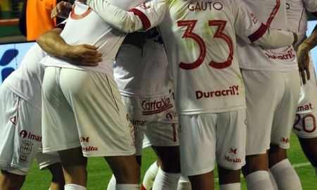 huracan supero a un deslucido aldosivi, que no pudo asegurar su clasificacion huracan supero a un deslucido aldosivi, que no pudo asegurar su clasificacion