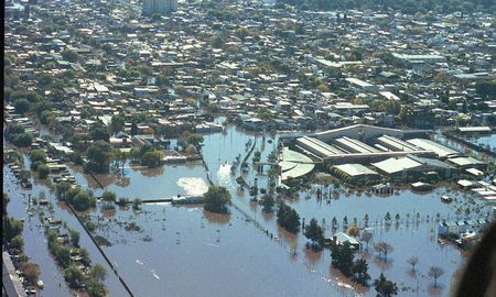 Provincia pagará a damnificados por la inundación en Santa Fe de 2003. Provincia pagará a damnificados por la inundación en Santa Fe de 2003.