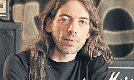 Me ahorcó y en el sillón se me tiró encima y me puso las rodillas en el pecho. Las nenas pedían que me suelte, detalló la denunciante en referencia a las hijas del acusado. Me ahorcó y en el sillón se me tiró encima y me puso las rodillas en el pecho. Las nenas pedían que me suelte, detalló la denunciante en referencia a las hijas del acusado.