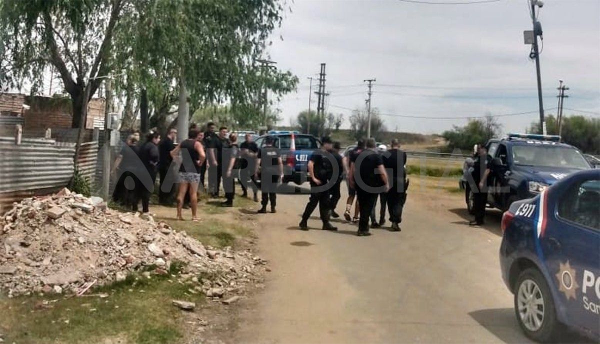 Un intento de usurpación en Mendoza y Circunvalación terminó con tres detenidos.