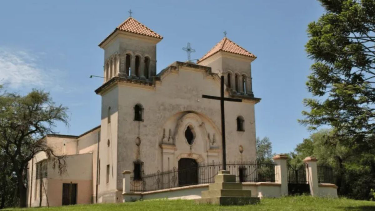 Las ferias de artesanos locales y las capillas históricas reflejan la identidad cultural que sobrevive al paso del tiempo en el valle. Las ferias de artesanos locales y las capillas históricas reflejan la identidad cultural que sobrevive al paso del tiempo en el valle.