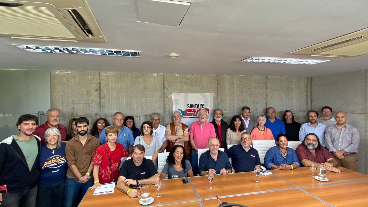 Por parte de Santa Fe, encabezaron el Plenario el secretario general de ATE, Jorge Hoffmann y José Testoni, secretario general de la CTA de la provincia de Santa Fe.