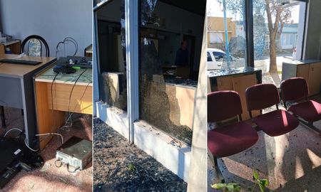 Así quedó la oficina tras el ataque de furia del cliente de la EPE en San Jorge. Fotos: El Piamontés. Así quedó la oficina tras el ataque de furia del cliente de la EPE en San Jorge. Fotos: El Piamontés.
