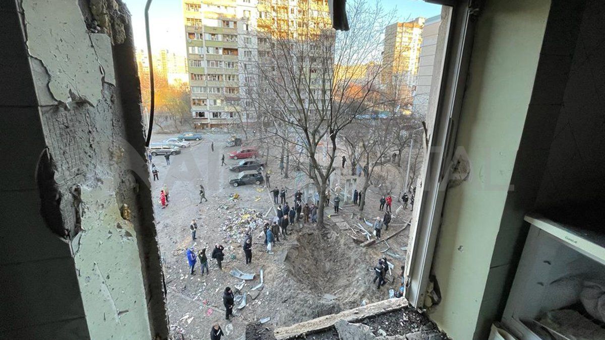 Rusia avanzó hacia el centro de Kiev este domingo y atacó un edificio de diez pisos.