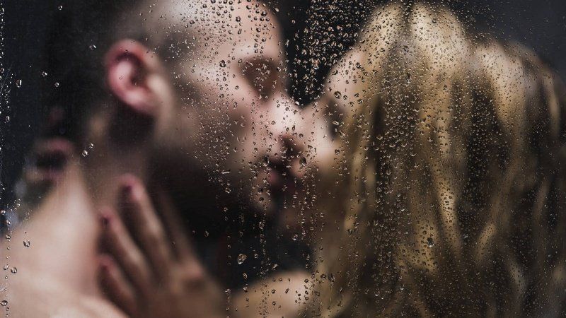 Las mejores 5 posiciones sexuales para disfrutar en la bañera