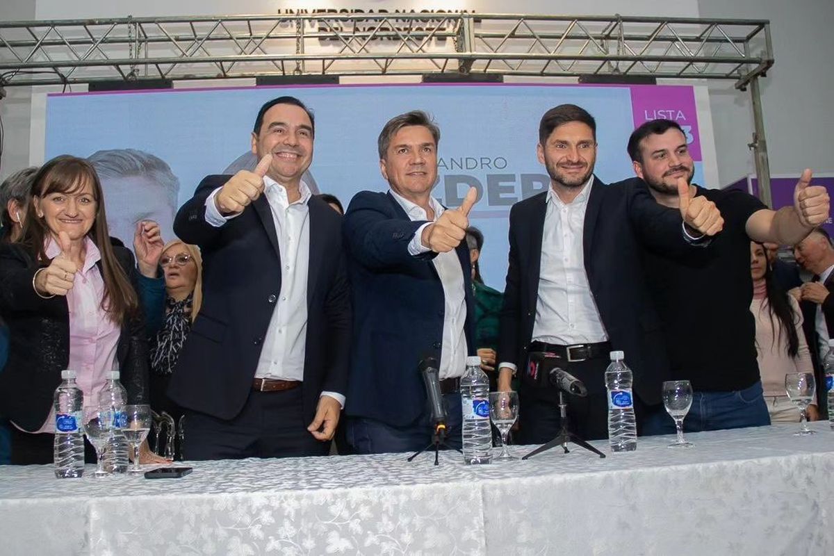Leandro Zdero junto al gobernador electo de Santa Fe
