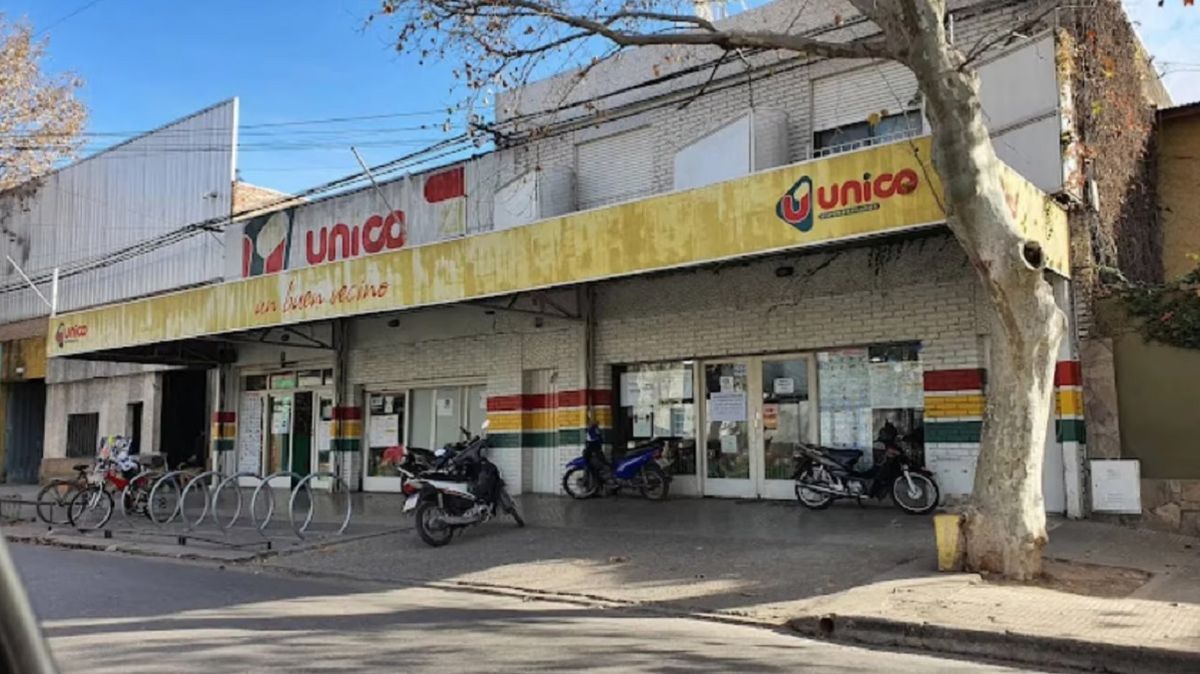 El local recibió más de diez disparos según las primeras versiones policiales.