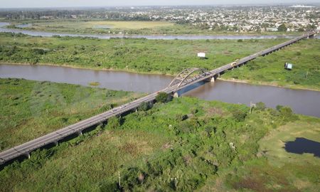 El Gobierno espera tener antes de fin de año un proyecto terminado para la construcción de un puente paralelo al Carretero. El Gobierno espera tener antes de fin de año un proyecto terminado para la construcción de un puente paralelo al Carretero.