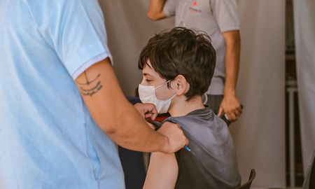 Los estudios concluyen que la efectividad de la vacuna en los niños de 6 a 11 años cumple con los criterios de éxito que han sido especificados en términos de inmunogenicidad y seguridad. Los estudios concluyen que la efectividad de la vacuna en los niños de 6 a 11 años cumple con los criterios de éxito que han sido especificados en términos de inmunogenicidad y seguridad.