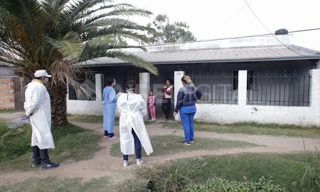 El plan Detectar implica un recorrido casa por casa en busca de pacientes sintomáticos para realizarles el hisopado. El plan Detectar implica un recorrido casa por casa en busca de pacientes sintomáticos para realizarles el hisopado.