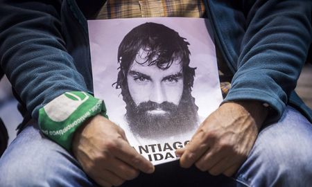 Santiago Maldonado desapareció tras un allanamiento realizado por la Gendarmería Nacional el 1 de agosto de 2017, en el Pu Lof en Resistencia de Cushamen, Santiago Maldonado desapareció tras un allanamiento realizado por la Gendarmería Nacional el 1 de agosto de 2017, en el Pu Lof en Resistencia de Cushamen,