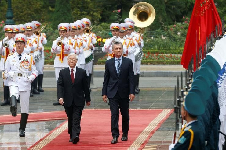 Macri se llevó más promesas que acuerdos en el primer día en Vietnam