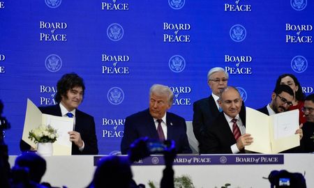 El presidente Javier Milei dio este miércoles la orden de enviar al Congreso un proyecto que establece la adhesión de la Argentina al Consejo de Paz. El presidente Javier Milei dio este miércoles la orden de enviar al Congreso un proyecto que establece la adhesión de la Argentina al Consejo de Paz.