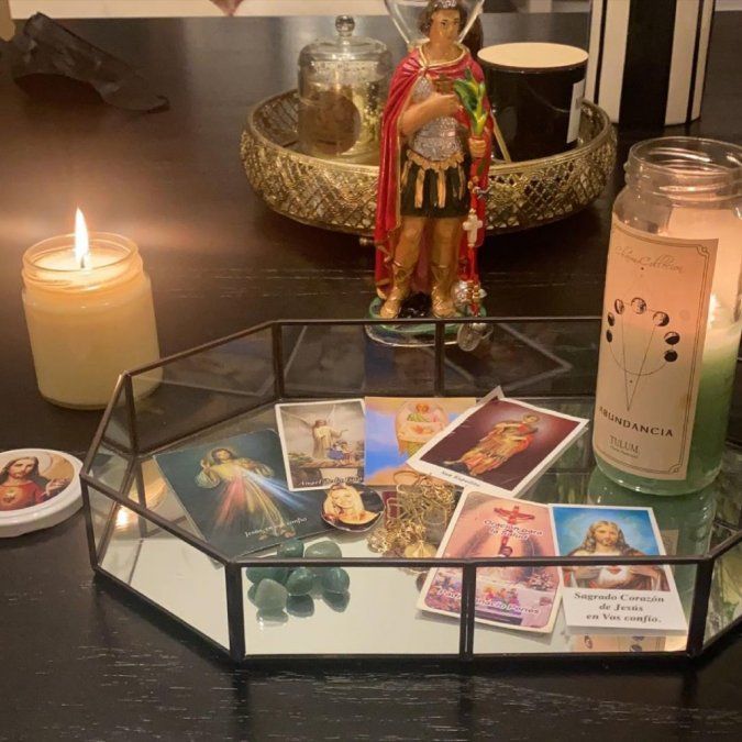 Mica Tinelli reza por la salud de su mamá.