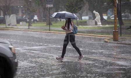 Las lluvias y tormentas podrían quedarse hasta la próxima semana, según algunos modelos. Las lluvias y tormentas podrían quedarse hasta la próxima semana, según algunos modelos.