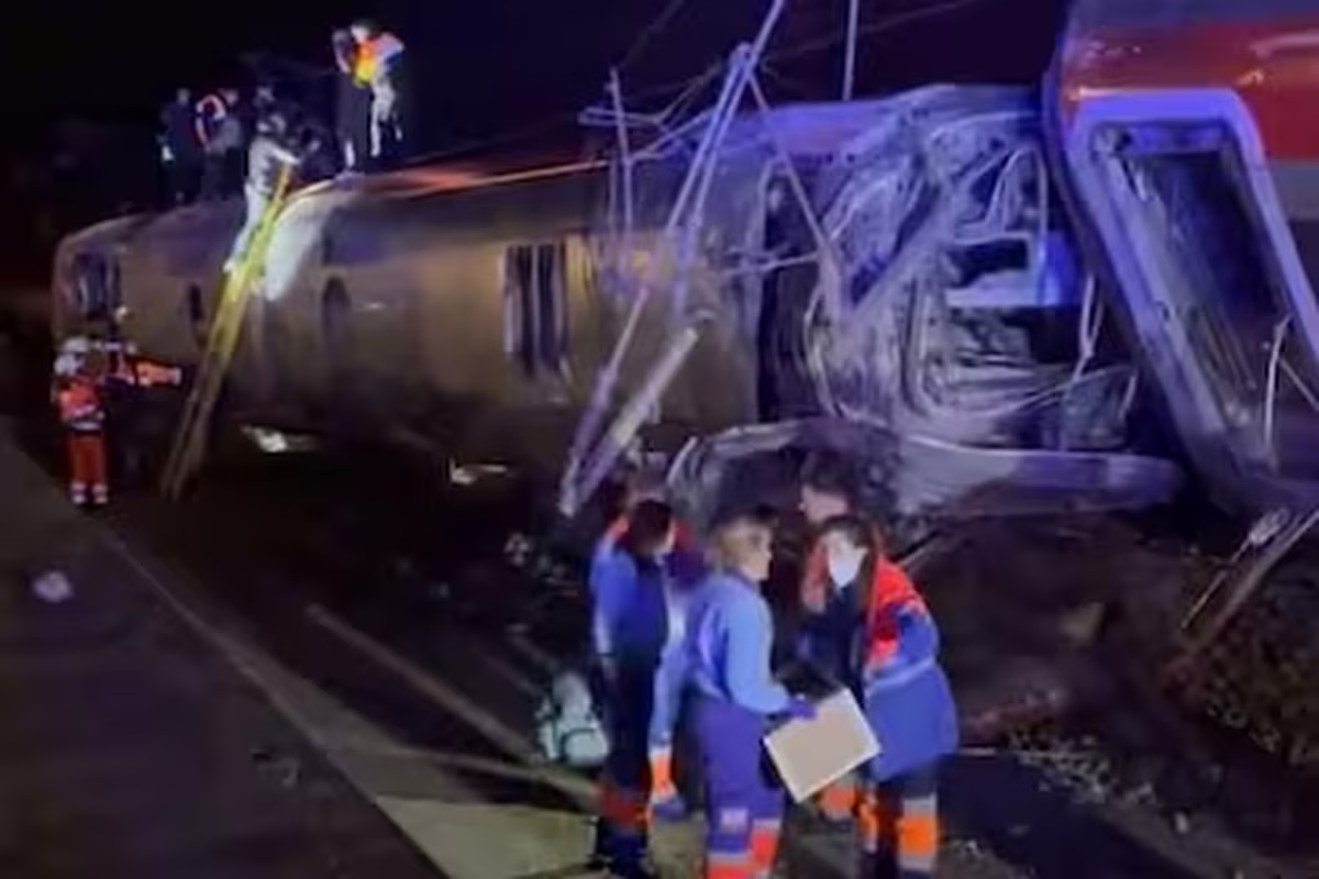 La cifra de víctimas podría aumentar en las próximas horas, ya que los servicios de emergencia intentan acceder a sectores de las formaciones donde todavía hay pasajeros atrapados. La cifra de víctimas podría aumentar en las próximas horas, ya que los servicios de emergencia intentan acceder a sectores de las formaciones donde todavía hay pasajeros atrapados.